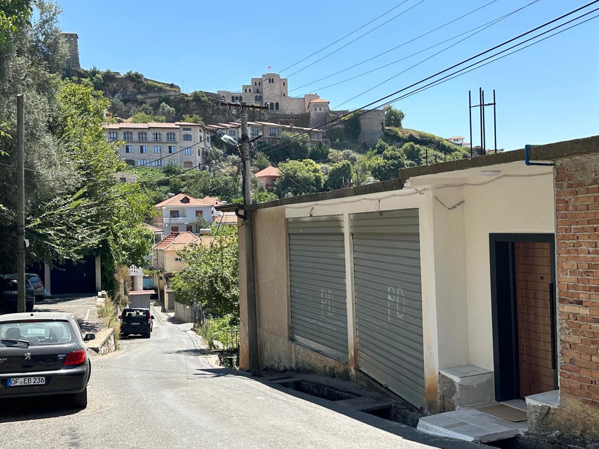 Guni Inn Krujë エクステリア 写真