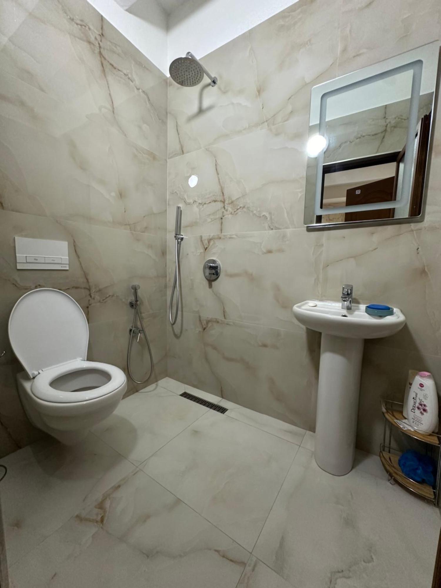 Guni Inn Krujë エクステリア 写真