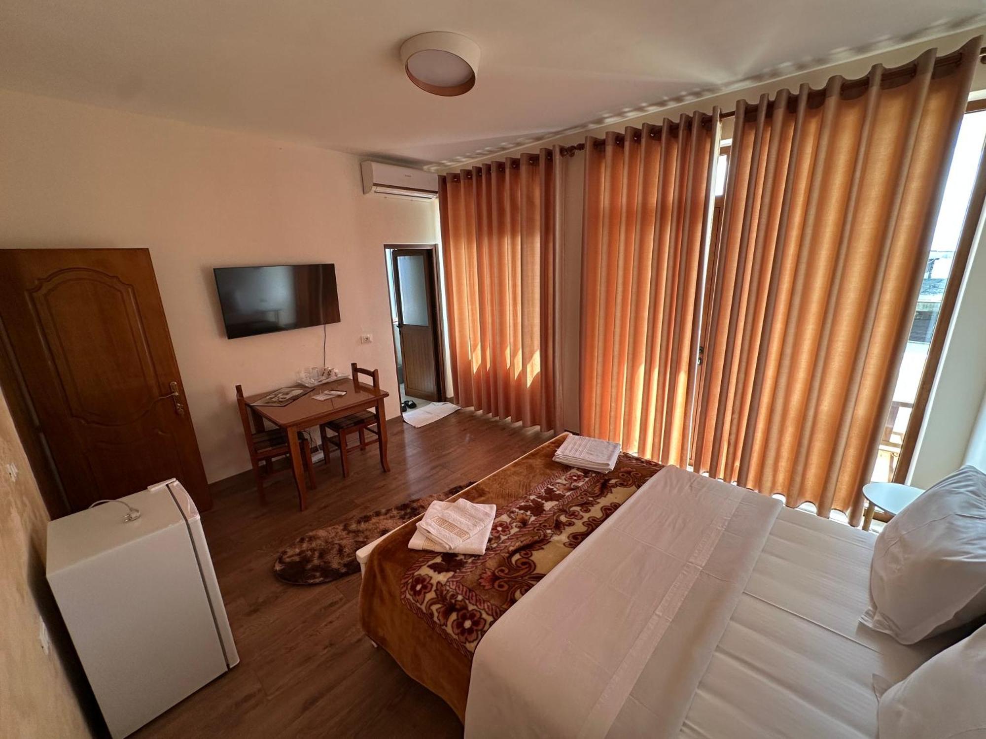 Guni Inn Krujë エクステリア 写真